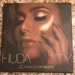 Huda beauty 3D highlighter palette